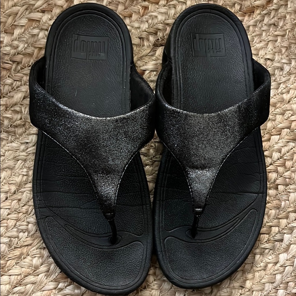 Fitflop Black Slippers with Y-Strap Design